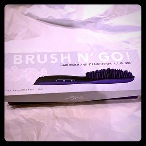 Brush N’ Go! Hair brush & Straightner
